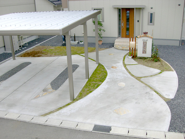 施工例 駐車場に木の葉をモチーフにした斬新なデザイン ザ 外構家 山形