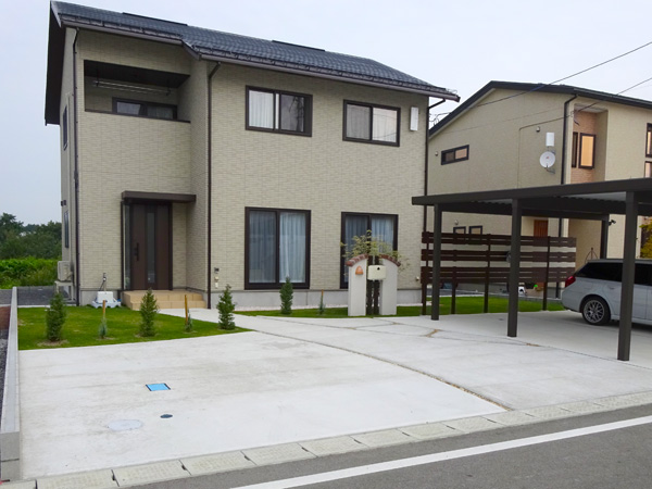 施工例 川沿いの風景に溶け込むおしゃれな外構 ザ 外構家 山形